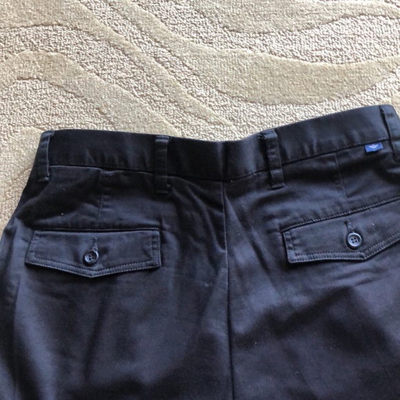 Dockers Relaxed fit pleated black shorts size 32 - Picture 3 of 10